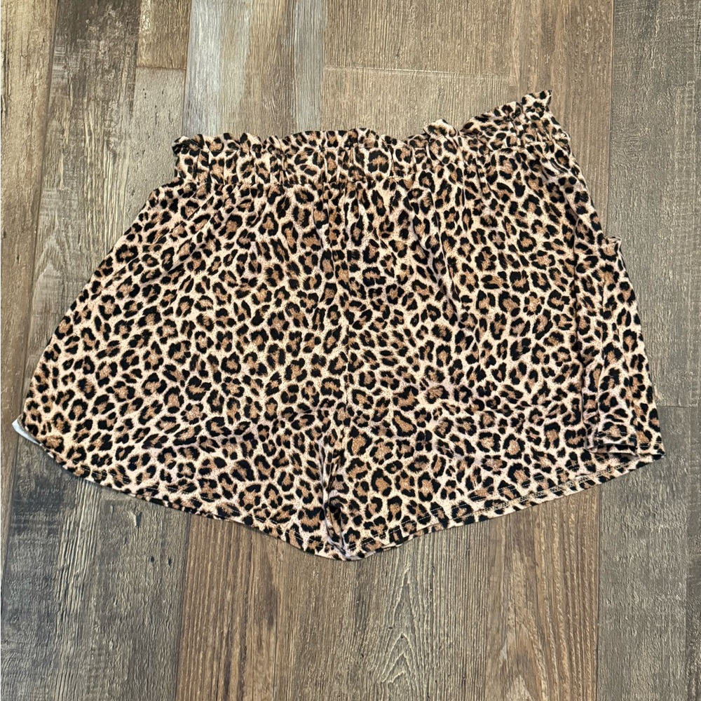 Leopard Print Shorts Size Medium - Picture 5 of 5